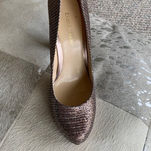 Cute and shiny Enzo heels